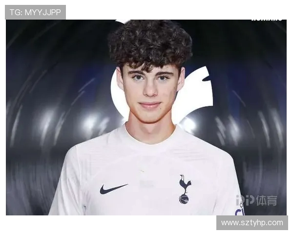 以格雷谈进球瞬间无人庆祝的困惑与赛场心态变化引发对团队默契的讨论 以格雷谈进球瞬间无人庆祝的困惑与赛场心态变化引发对团队默契的讨论