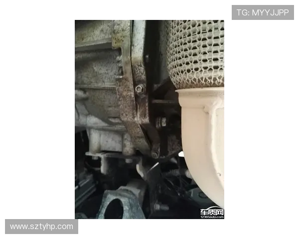 挖掘机发动机曲轴油封渗漏处理 挖掘机发动机曲轴油封渗漏处理